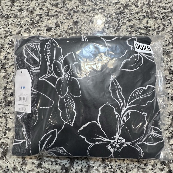 NWT Time and Tru Womens Sm-Md Black Soot Floral Printed Swim Cover-Up Resortwear - Picture 12 of 13